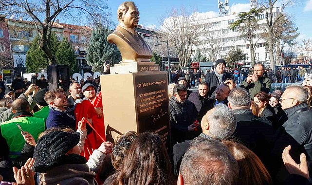 Uşak'ta İsmet İnönü büstünün açılışı yapıldı