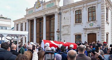Usta tiyatrocu Haldun Dormen son yolculuğuna alkışlarla uğurlandı