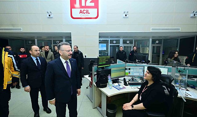Vali Aksoy, yılbaşında çalışan 112 Acil Çağrı Merkezi personelini ziyaret etti