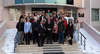 Vali Aydoğdu'dan gençlere mesaj: "Gençler yüksek sesle değil, aynı hizadan konuşulmak istiyor"