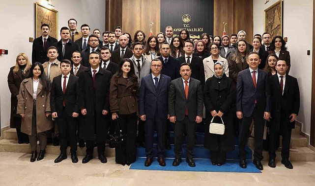 Vali Çiçek, hakim ve savcı yardımcılarıyla bir araya geldi