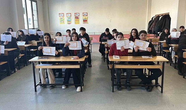 Van'da 275 bin 363 öğrenci karne heyecanı yaşadı