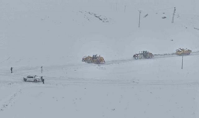 Van'da 363 yerleşim yerinin yolu kapandı
