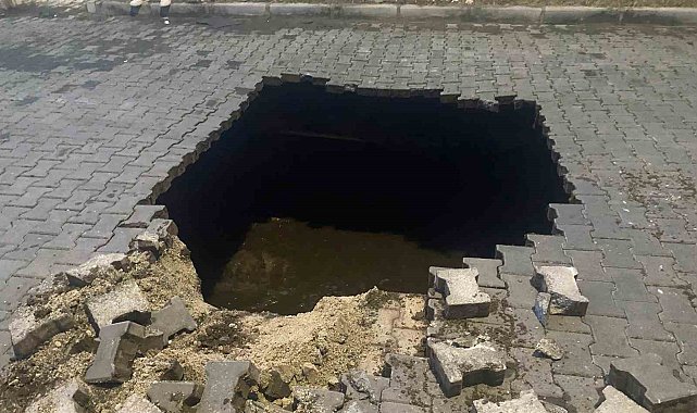 Yağmurun çökerttiği yolda insan kemikleri bulundu