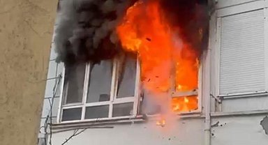 Yangın sırasında patlayan buzdolabı motoru evi harabeye çevirdi