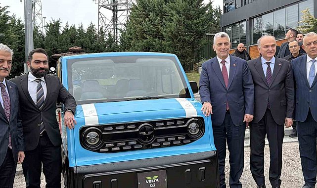 Yerli üretim elektrikli araca, Bakan Bolat hayran kaldı