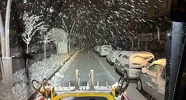 Yoğun kar Mardin'i beyaza bürüdü