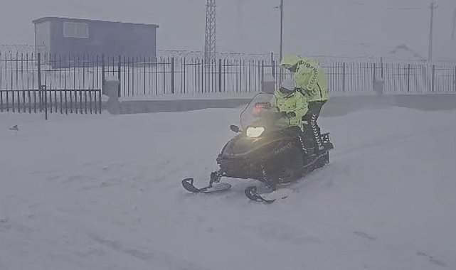Yoğun kar ve buzlanmaya karşı Bitlis'te kar motorlu önlem