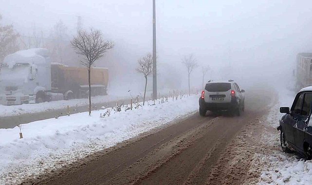 Yoğun sis Besni'yi etkisi altına aldı