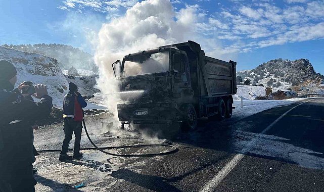 Yozgat'ta kamyon yandı, kullanılamaz hale geldi