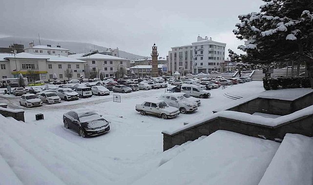 Yozgat'ta kar bereketi: Hem doğa sevindi hem çocuklar