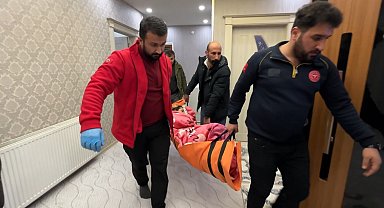 Yüksekova'da kar geçit vermedi, ekipler vazgeçmedi: 2 saatlik kurtarma mücadelesi