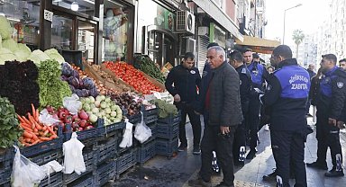 Zabıta kaldırım işgalini affetmedi
