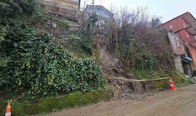 Zonguldak'ta 8 eve ulaşım sağlayan merdiven heyelan nedeniyle kapatıldı