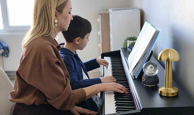 3 buçuk yaşında piyano çalmaya başladı, 8 yaşında satrançta 3 şampiyonluk yaşadı