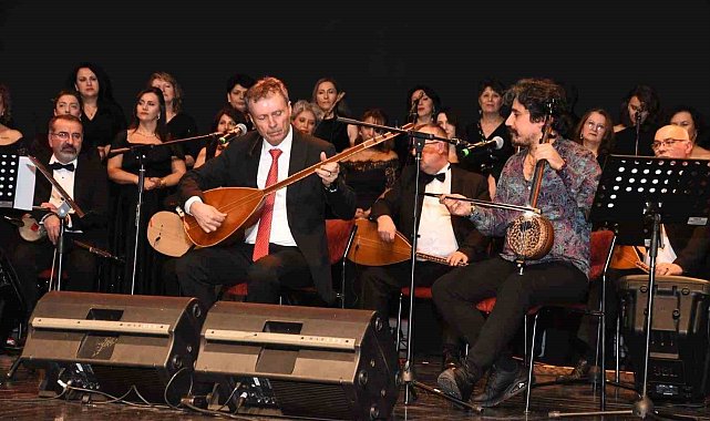'Odunpazarı Halk Eğitimi Merkezi Türk Halk Müziği Korosu 52. Yıl Sanat Gecesi Konseri' yoğun ilgi gördü