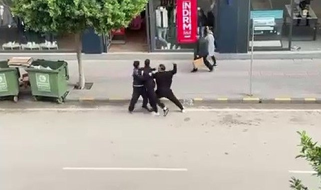 'Telefonumun ekranına baktın' kavgasında sokak boks ringine döndü