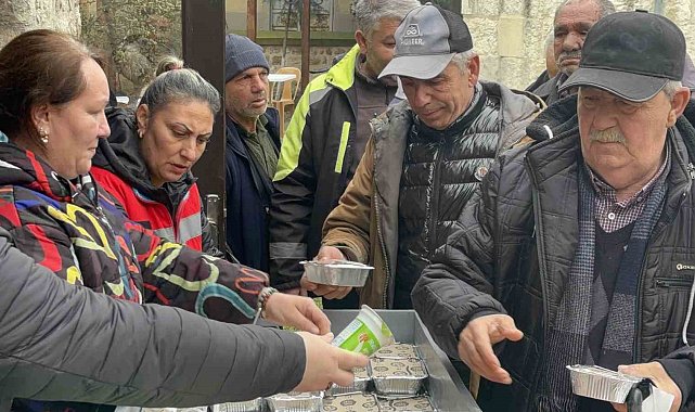 6 Şubat depremlerinde hayatını kaybedenler Edirne'de dualarla anıldı