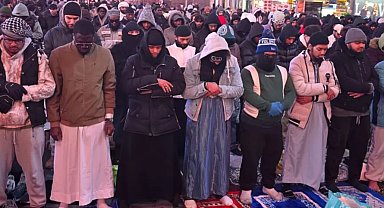 ABD Times Meydanı'nda teravih namazı