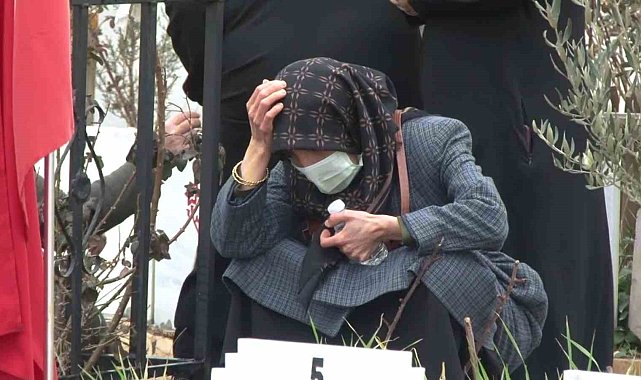 Adıyaman'da deprem şehitliğine duygusal ziyaret