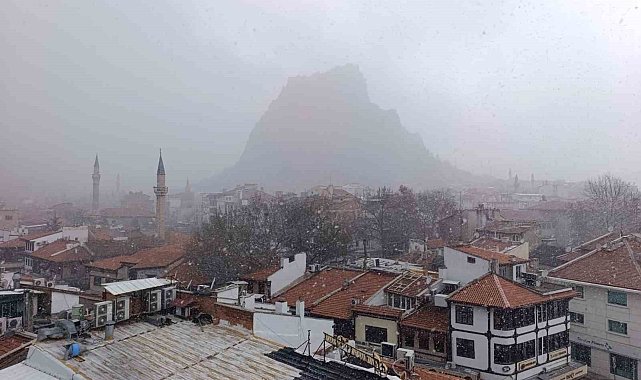 Afyonkarahisar'da kar yağışı