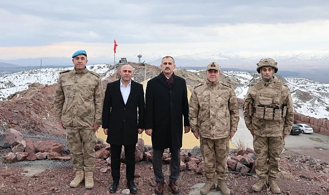 Ağrı Dağı Hazzep Tepe Modüler Üs Bölgesi'nde iftar vakti