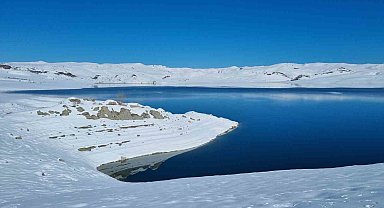 Ağrı Yazıcı Barajı'nda buzlar çözüldü, kartpostallık manzara oluştu