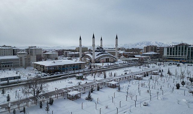 Ağrı'da kar sonrası kartpostallık görüntüler oluştu