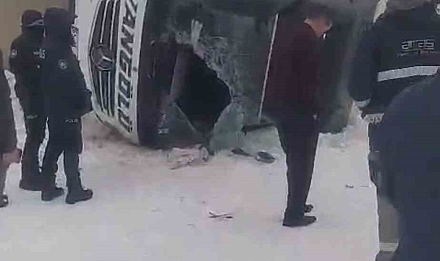 Ağrı'da yolcu otobüsü devrildi: 16 yaralı