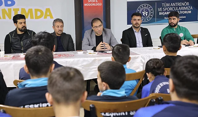 Ağrı'da Sporcu Eğitim Merkezi'nde gençlerle iftar buluşması