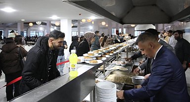 AİÇÜ'de ilk iftar öğrencilerle açıldı