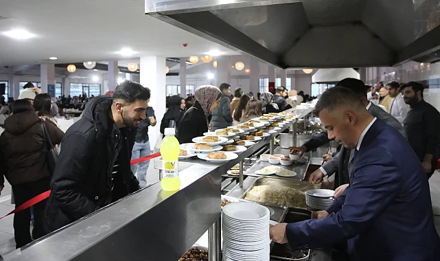 AİÇÜ'de ilk iftar öğrencilerle açıldı