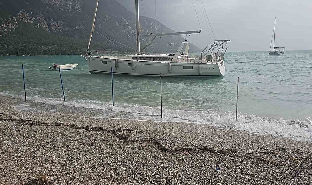 Akbük'te şiddetli fırtına ve sağanak hayatı olumsuz etkiledi