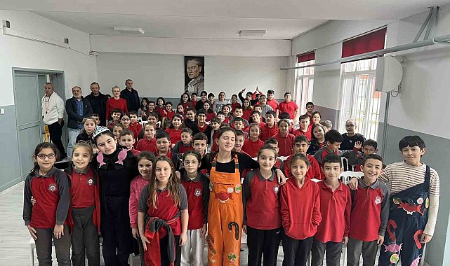 Akçakoca'da öğrencilere yönelik tiyatro gösterisi düzenlendi