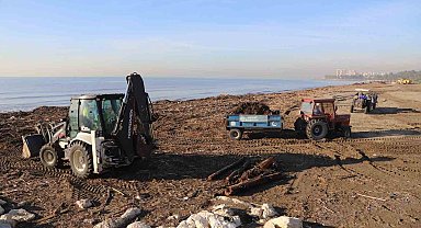 Akdeniz Belediyesinden sel sonrası yoğun çalışma