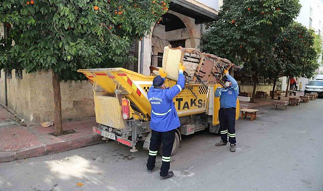 Akdeniz'de çöp taksilerle ani biriken atıklara hızlı çözüm