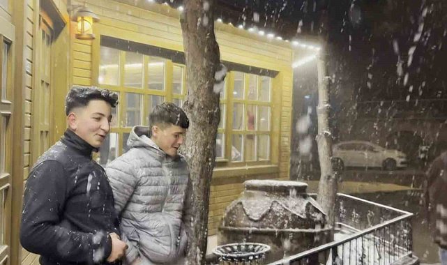 Aksaray'ın Güzelyurt ilçesinde kar yağışı etkili oluyor