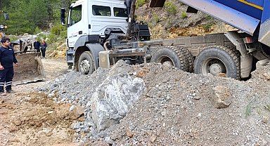 Alanya'da heyelan ve göçük sonrası Büyükşehir'den yoğun mesai