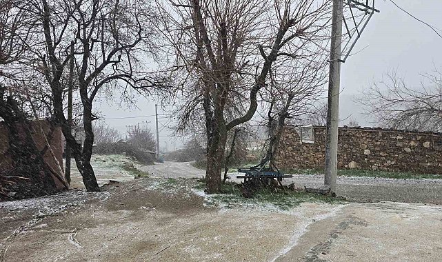 Alaşehir'de bir günde 4 mevsim yaşandı