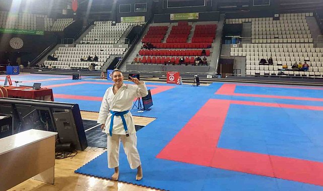 Aliağa Belediyesi Karate Antrenörü Nezahat Ayhan Türkiye şampiyonu oldu