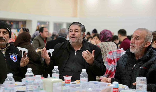 Aliağa'da ilk toplu iftar coşkusu