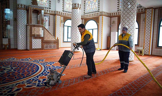 Aliağa'da Ramazan öncesi ibadethane temizliği