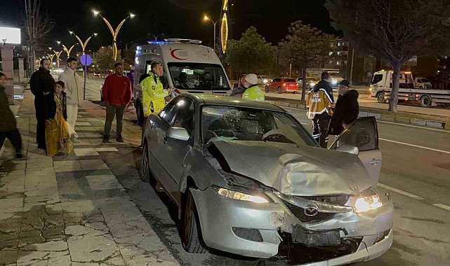 Alkollü sürücü önündeki araca çarptı: 6 yaralı