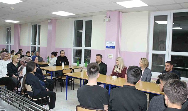 Altıntaş Kaymakamı Ayşegül Yıldırım öğrencilerle iftarda buluştu