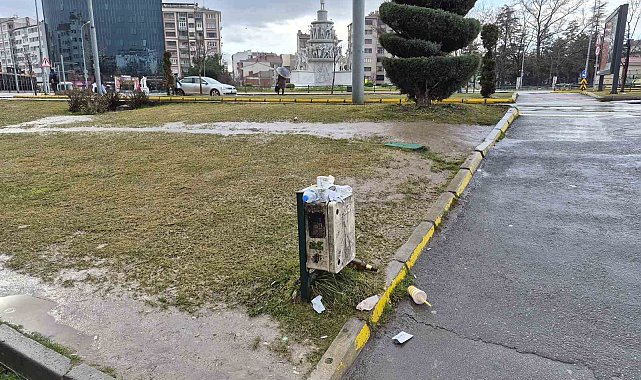 Altyapı panosunu çöp kutusuna çevirdiler