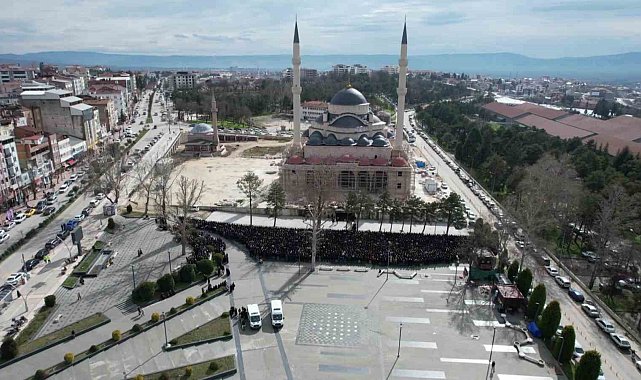 Amasya'da biyogaz tesisinde zehirlenerek ölen 3 işçi son yolculuklarına uğurlandı