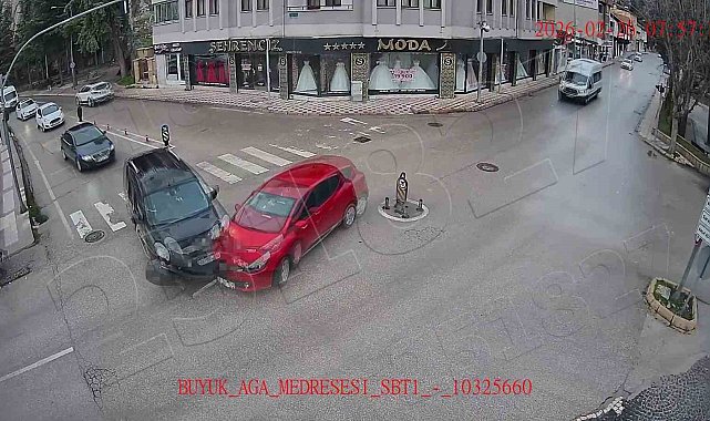 Amasya'da otomobilin Yeşilırmak Nehri'ne uçtuğu kaza kamerada