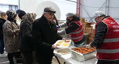 Ankara Keçiören'de Ramazan sofraları binlerce kişiyi buluşturuyor