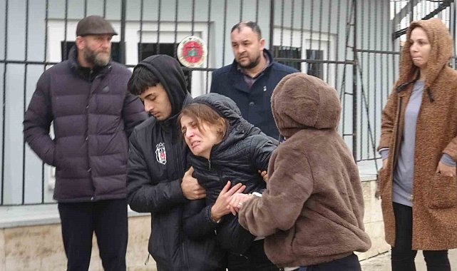 Antalya'da 10 kişinin ölümüyle sonuçlanan kazada acı Adli Tıp Kurumu önüne taşındı
