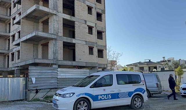 Antalya'da inşaatın 5'nci katından düşen işçi yaralandı